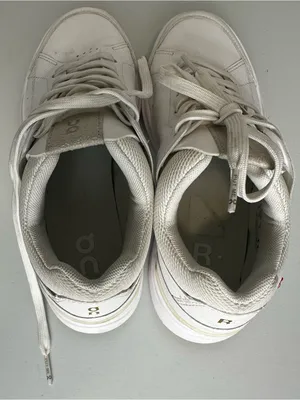 On The Roger Centre Court Tennis Sneaker‎ Women’s Sz 8 thumbnail 5