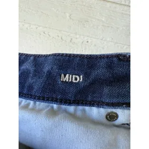 American‎ Eagle Midi Jean Shorts Button Fly Cuffed Raw Hem Size 2 thumbnail 4