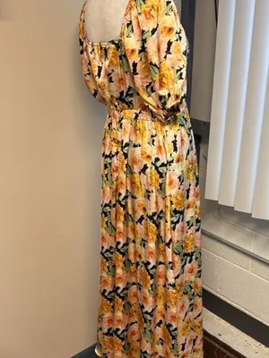 Sweetheart Floral Puff-Sleeve Midi Dress in Cream Floral thumbnail 5