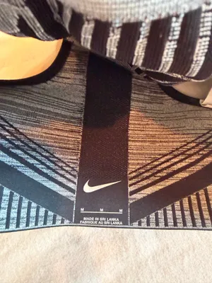 Nike Flyknit Sports Bra Women’s M Black Gray Seamless Racerback AJ4047-014 thumbnail 3