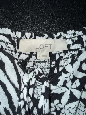 LOFT Black and White Tropical Print Smocked Ruffle Strap Tank Top-S thumbnail 3