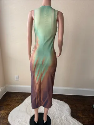Brand New! | Women’s Green silhouette Chic Midi Dress | Size Medium thumbnail 2