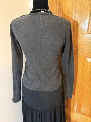 Pink Rose Top Women Blouse Gray Ribbed Knit Button-Up Scoop Neck Top M Long Sleeve thumbnail 3