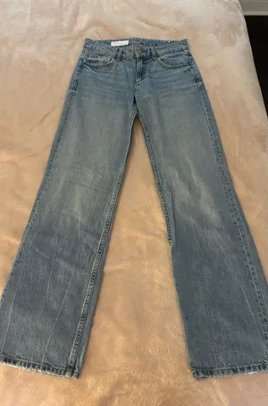 ZARA Low-Rise Wide-Leg Jeans thumbnail 1