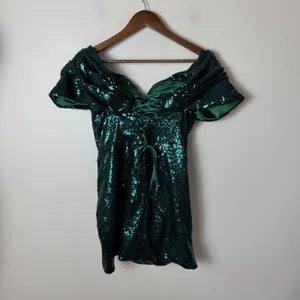 Ellae Lisque I'm the Gift Emerald‎ Green Off Shoulder Sequin Mini Dress Medium thumbnail 8