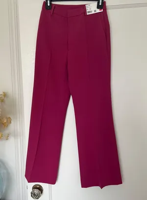 Uniqlo Fuchsia Pink Cropped Straight Leg Dress Pants Slacks Trousers NWT thumbnail 1