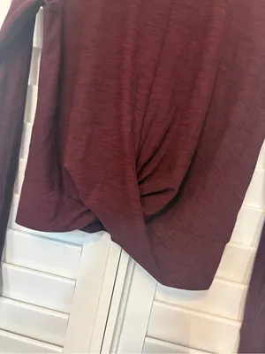 Old Navy Active Breathe On Burgundy Twist Front Long Sleeve Top Size Small thumbnail 4