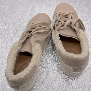 Universal Threads memory foam beige sneakers thumbnail 2