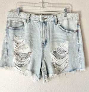 S.O.N.G Light Wash Denim Jean Beaded Shorts Size 32 thumbnail 1