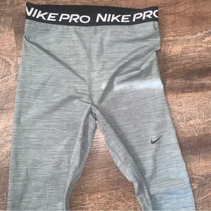 Nike PRO Leggings Women’s Size Medium Grey/Black thumbnail 10
