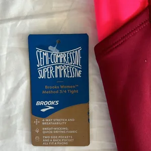 Brooks Women's Method 3/4 Tights, Color is Razzmatazz, Small, NWT thumbnail 6
