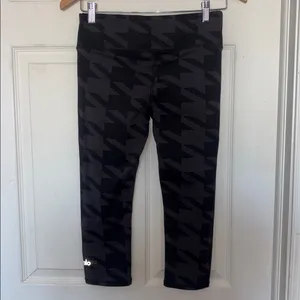 ALO Yoga Airbrush Cropped Houndstooth Leggings Black Gray Size S thumbnail 3