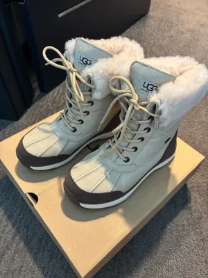 UGG Adirondack Women’s Boots III Size 5.5 thumbnail 3