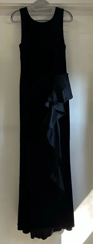 Jessica Howard Black Velvet Evening Gown Sz 8 Ruffle Detail Long‎ Formal Dress thumbnail 1