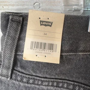 1511 |‎ NWT Levi's High Waisted Cotton Retro Mom Shorts Black Denim Women 18 thumbnail 6