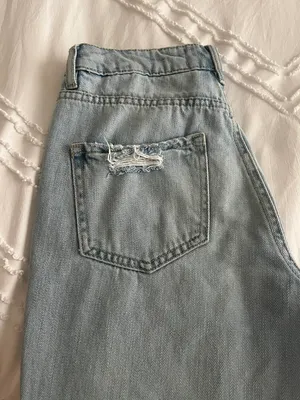 High Rise Light Wash Mom Jean Size 2 thumbnail 6