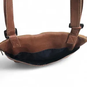 Vintage HOBO INTERNATIONAL - Brown Leather Pocket Crossbody Bag Purse thumbnail 6