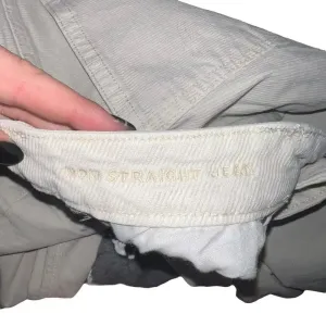 American Eagle Women's Cream/Ivory High Rise Mom Straight‎ Jeans Size 10 thumbnail 3