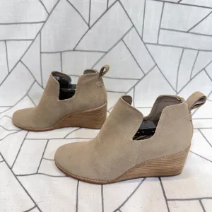 TOMS Kelsey Wedge Booties 6.5‎ Taupe Suede V-Cut Ankle Boots 10016174 thumbnail 4