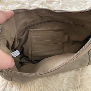 Source Unknown Vintage Y2K Tan Genuine Leather Hobo Shoulder bag Phone Side Pockets thumbnail 6