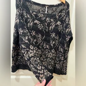 Free People SM Black Pink Floral oversized Sweater thumbnail 3