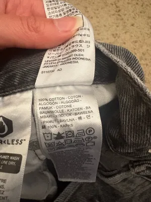 Levi’s 501 90’s Women’s Black Denim Shorts thumbnail 5