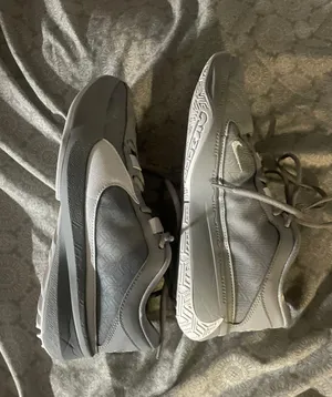 Nike Basketball Shoes thumbnail 1
