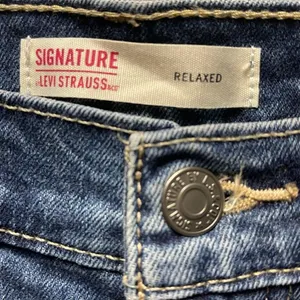 Levi’s woman’s size 30W 32” inseam relaxed fit boot cut jeans thumbnail 3