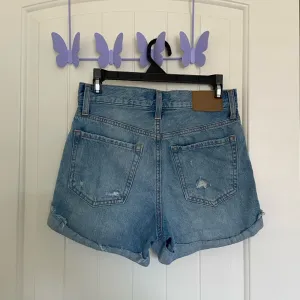 EUC | Aeropostale women’s light wash ripped denim mom shorts‎ — size 0 thumbnail 4