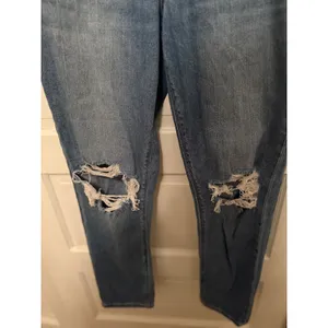 American Eagle Outfitters Womens Size 8 Jeans Ripped Medium Wash Comfort Stretch thumbnail 3