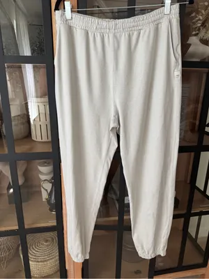 Vuori Boyfriend Sweatpants oyster heather joggers dreamknit mid rise ankle thumbnail 2