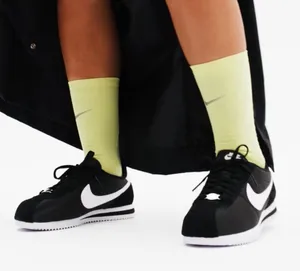 Nike Classic Cortez Black White 807471-010 Women’s Size 7 thumbnail 1