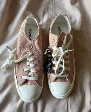 Converse boho/lace pattern Chuck Taylors thumbnail 1