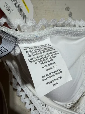 BECCA NWT White Crochet Triangle Bikini Top medium MSRP$126 thumbnail 7