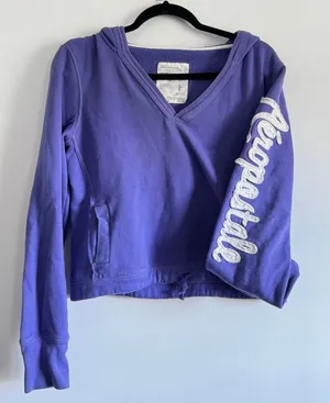 Aeropostale Y2K Purple Hoodie Sweatshirt Women’s Size Large Logo Sleeve thumbnail 1