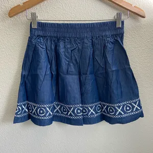 POL Jr Medium Petite Blue Jean Shirred Waistline XOXO Design Denim Skirt thumbnail 2