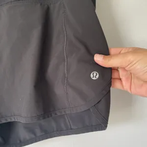 Lululemon Low Rise Athletic Shorts Athleisure Performance Black Women's Size 12 thumbnail 5
