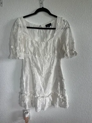White dress Size M thumbnail 1
