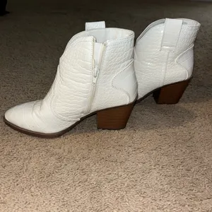 Belk Short white cowboy boots thumbnail 4