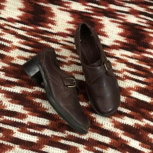 Vintage 90s Y2K Brown Genuine Leather Mary Jane shoes Chunky Loafers Bratz Preppy Lolita Dark Academia Buckles #gothic #grunge #whimsygoth #schoolgirl #cottagecore Size 8M thumbnail 2