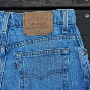 Blue Vintage Levi's Blue Light Wash Mom Jeans Denim High Waisted Pants thumbnail 3