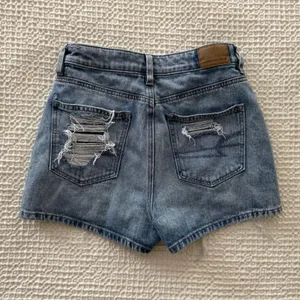 AMERICAN EAGLE High Rise Distressed Denim Mom Shorts Comfort Stretch Size 00 thumbnail 4