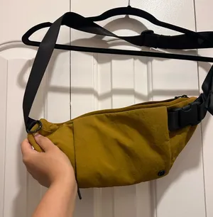 Lululemon XL Belt Bag thumbnail 1