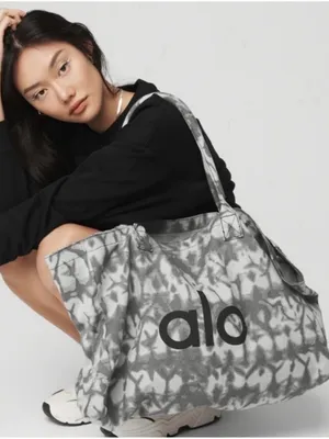 Alo Yoga Iconic Shopper Tote in grey tie dye. thumbnail 2