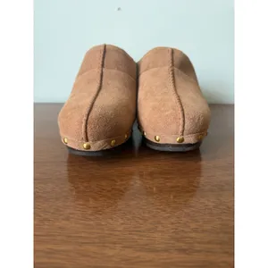 Ugg 7 Womens Chestnut Suede Leather Sherpa Lined Studded Slip On Mule Clog thumbnail 2