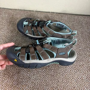 KEEN Women's Newport H2 closed toe hiking sandals in brown Sz 7 Water Gorpcore thumbnail 3