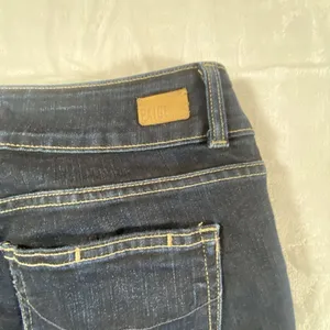 Paige Jeans Hidden Hills Women's‎ 30x29.5 Mid Rise Dark Wash Flared Slimming thumbnail 10