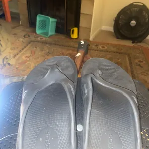 Oofos black sandals size 8 thumbnail 5