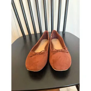 A New Day espresso brown Jackie faux suede flats size 6 thumbnail 3