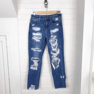 American Eagle High Rise Distressed Mom Jean Size 2 thumbnail 2